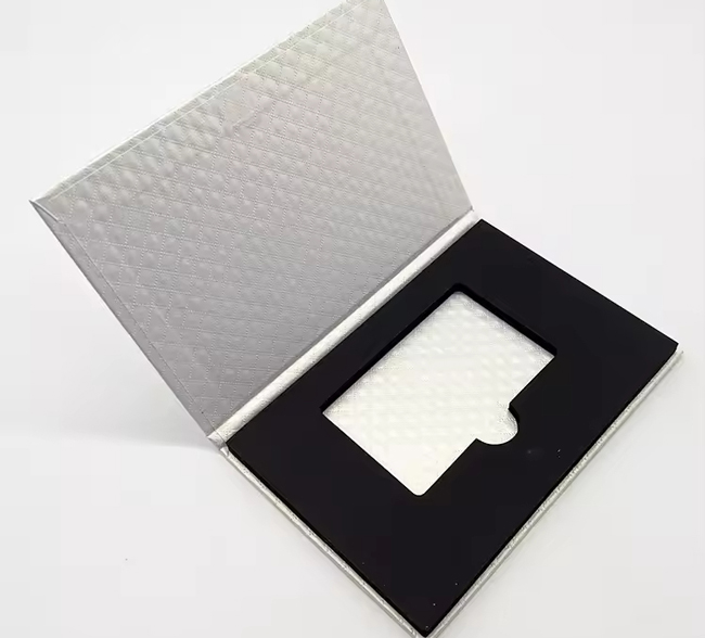 Magnet Close Type VIP Card Holder Gift Box